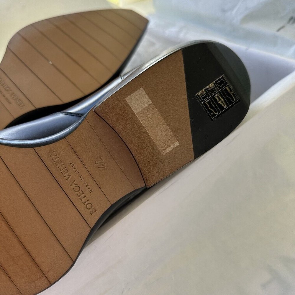 NEW BOTTEGA VENETA Black Chisel Chelsea Boots SZ 42 MSRP $1390 - Picture 11 of 12